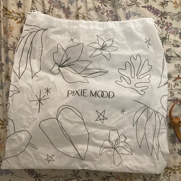 Pixie Mood Wanda Tote (Mustard Pebbled) - Picture 8 of 9